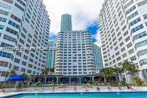 905 Brickell Bay Dr, Miami, FL 33131