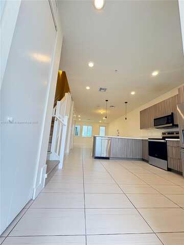 6450 NW 102nd Ct, Doral, FL 33178