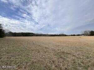 42ac Hwy 6, Batesville, MS 38606