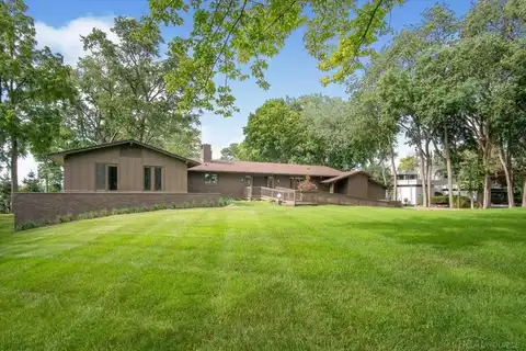 4550 Dow Ridge, West Bloomfield, MI 48324