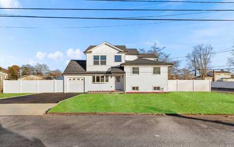 699 Milligan Lane, West Islip, NY 11795