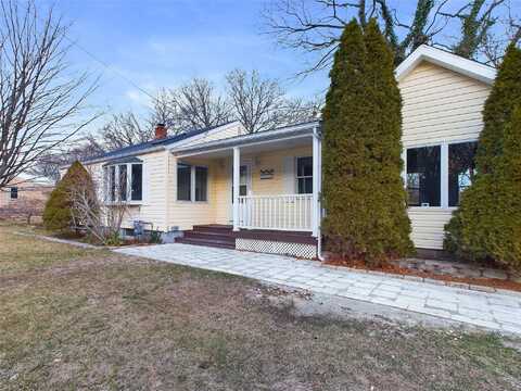 115 N Clinton Avenue, Patchogue, NY 11772