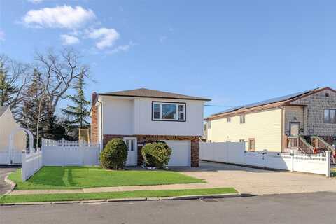 273 N 6th Street, Lindenhurst, NY 11757