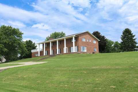 3900 Pine Hill Road, Sterling, IL 61081