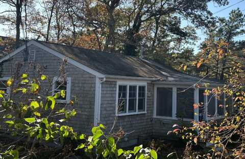 32 Clark Avenue, Vineyard Haven, MA 02568