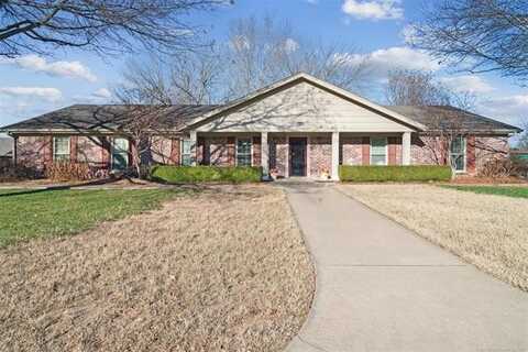 682 Meadowood Drive, Broken Arrow, OK 74011