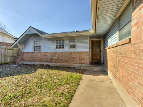 1105 S Howard Avenue, Moore, OK 73160