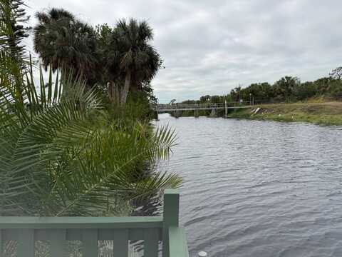 24 CASTLE DR, NOKOMIS, FL 34275
