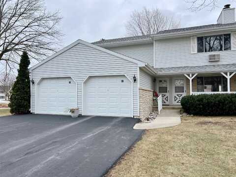 79 UNIVERSITY Drive, FOND DU LAC, WI 54935