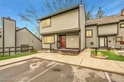 511 VICTORIA Square, Brighton, MI 48116