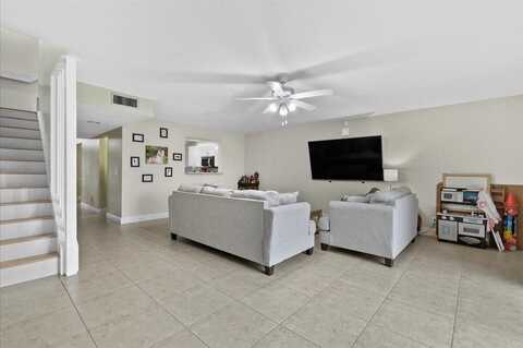 62 Maplecrest Circle, Jupiter, FL 33458