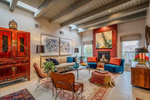 1532 Calle Preciosa, Santa Fe, NM 87505