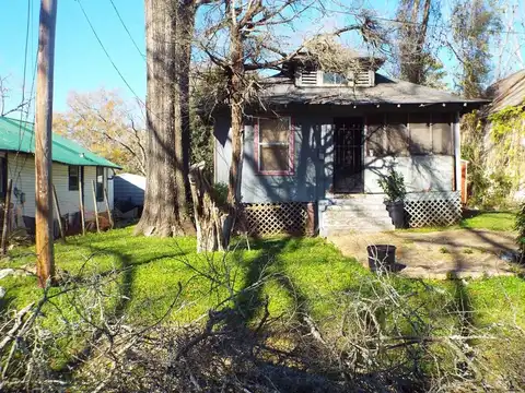 105 Desoto Avenue, Mccomb, MS 39648