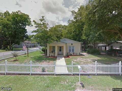 Court, CHIPLEY, FL 32428