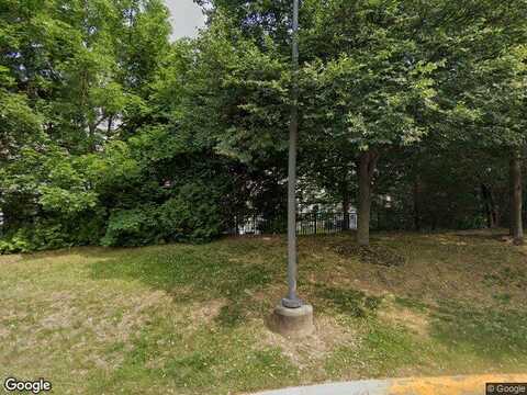 Clovet Dr, Fairfax, VA 22030