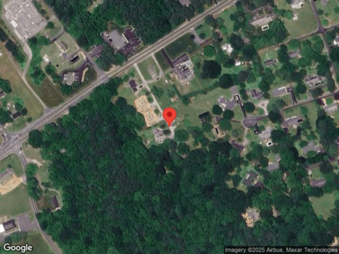 Oakland St, Kilmarnock, VA 22482