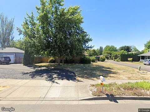 E Crestview Dr, Newberg, OR 97132