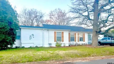 E Washington Pl, Marshall, TX 75670