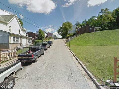 Clarke Ave, JEANNETTE, PA 15644