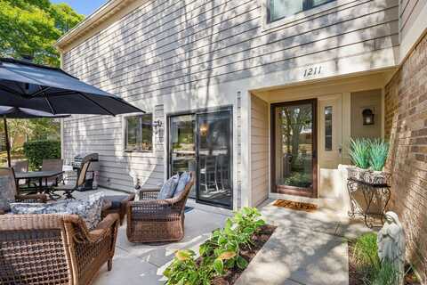 1211 Chatham Court, Libertyville, IL 60048