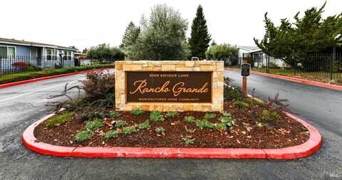 2 Circulo Grande Street, Rohnert Park, CA 94928