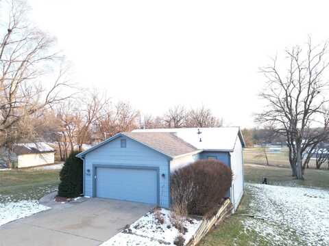 7920 Harbach Boulevard, Clive, IA 50325