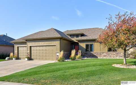 1906 Walnut Creek Drive, Papillion, NE 68046