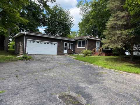 11908 N Meridian Road, Pleasant Lake, MI 49272