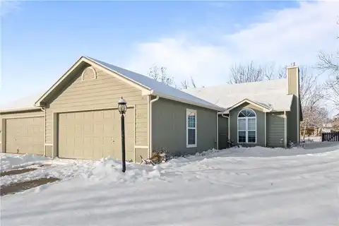 2913 Crestline Drive, Lawrence, KS 66047