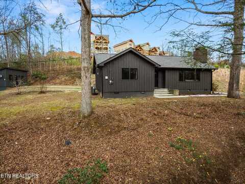 306 Glades Rd, Gatlinburg, TN 37738