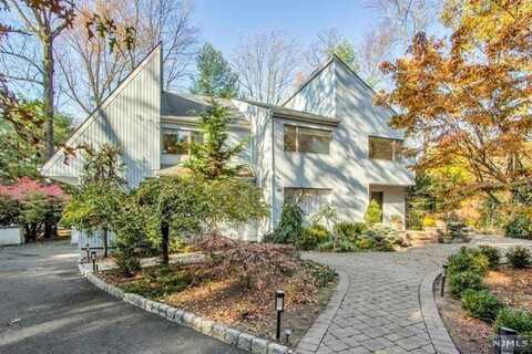 2 Blue Sky Lane, Montvale, NJ 07645