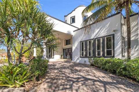8135 NW 164th Ter, Miami Lakes, FL 33016