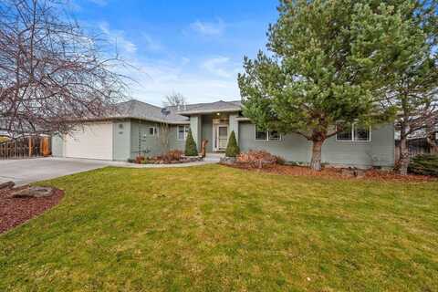 620 NW 22nd Street, Redmond, OR 97756