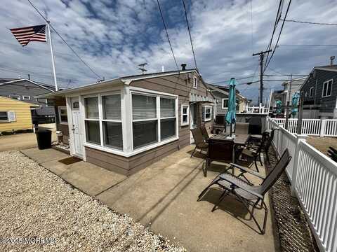 113 W Penguin Way, Lavallette, NJ 08735