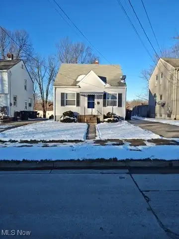 927 Davies Avenue, Akron, OH 44306