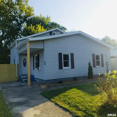 837 E INDEPENDENCE Avenue, Jacksonville, IL 62650