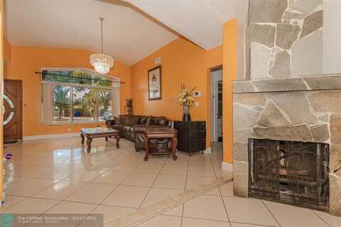 212 S 57th Way, Hollywood, FL 33023