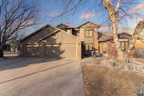 2704 E Thomas Cir, Sioux Falls, SD 57103