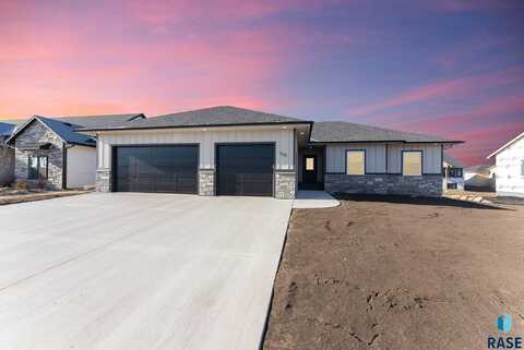 905 Sundance St, Valley Springs, SD 57068