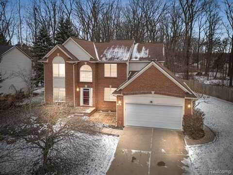 104 CHESTNUT Ridge, Walled Lake, MI 48390