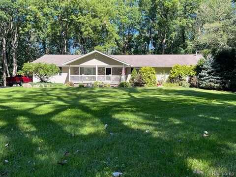 5400 GRANGE HALL Road, Holly, MI 48442