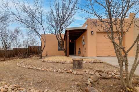 1013 Avenida Linda, Santa Fe, NM 87507