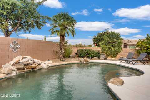 989 N Rhodes Drive, Green Valley, AZ 85614