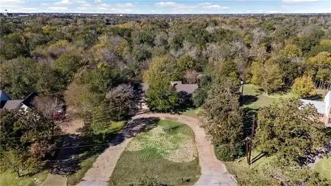 7096 Wood Oaks Drive, Bryan, TX 77808