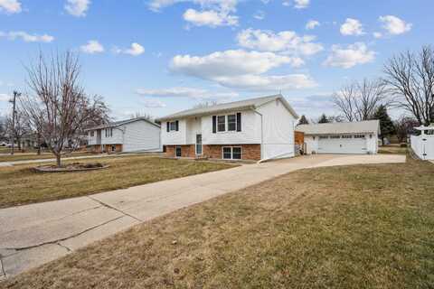 521 2nd St NW, Dyersville, IA 52040