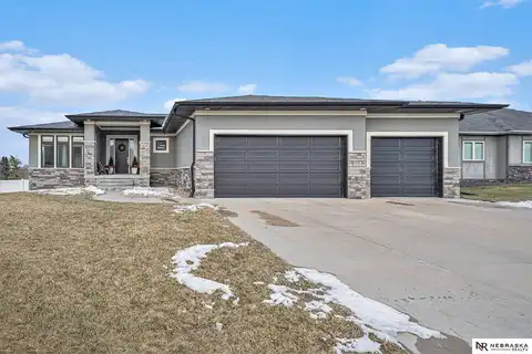 6220 Bridle Lane, Lincoln, NE 68516