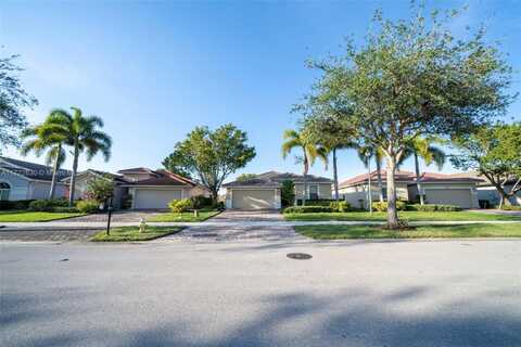 1493 Birdie Dr, Naples, FL 34120