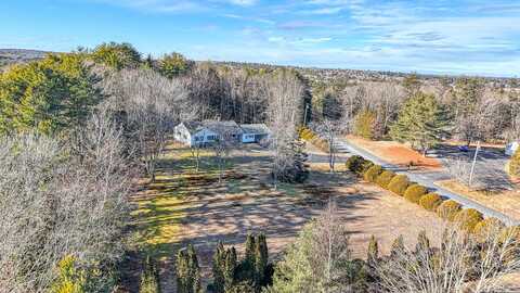 18 Westwind Drive, Topsham, ME 04086