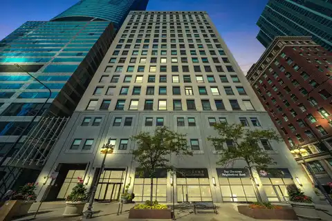 910 S MICHIGAN Avenue, Chicago, IL 60605