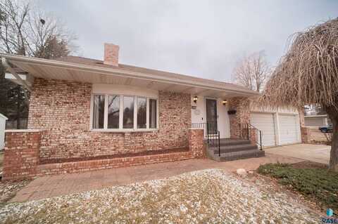 2601 S Arcadia Rd, Sioux Falls, SD 57105